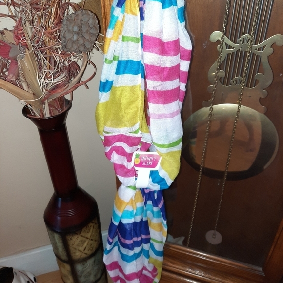 Colorful Infinity scarf - Picture 2 of 4